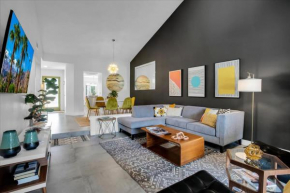 Modern 2BR Hacienda Walk to LQ Resort
